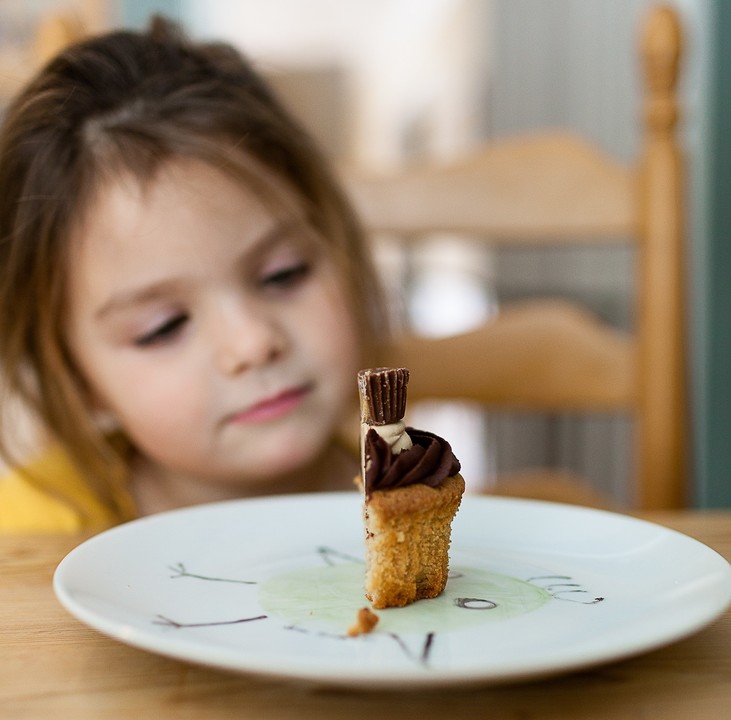 Kind Mädchen Essen Kuchen Kind Mädchen Essen Kuchen